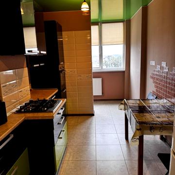 Бельведерська вул., 23