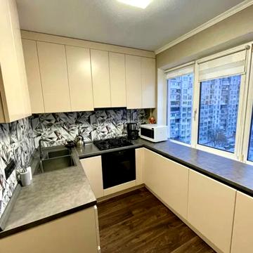 Володимира Івасюка просп. (Героїв Сталінграду), 9