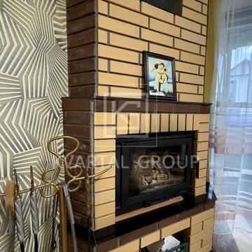 Богдана Хмельницького вул., 1д