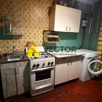 Михайла Грушевського вул., 12