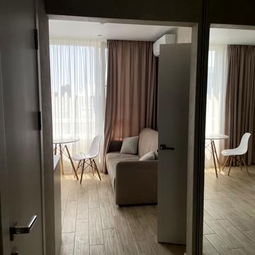 Салютна вул., 2к8