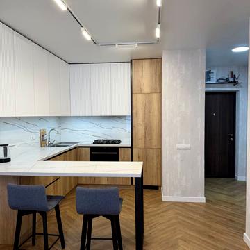 Героїв Майдану вул., 15