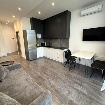 Олегівська вул., 1