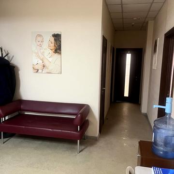 Дніпровська набережна вул., 1