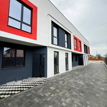 Вокзальна вул.