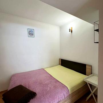 Євгена Плужника вул., 4