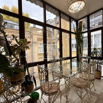 Саксаганського вул., 30