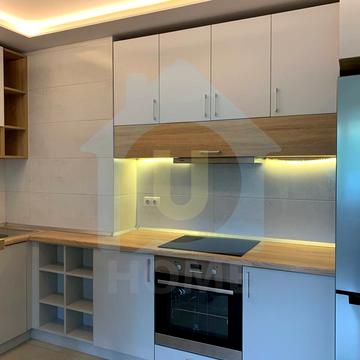 Академіка Глушкова просп., 9-Є