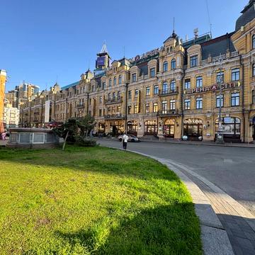 Велика Васильківська вул. (Червоноармійська), 1-3