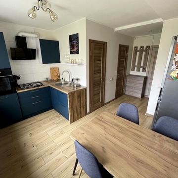 Автозаводська вул., 8