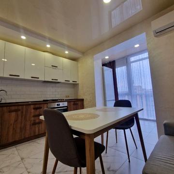 Набережна Перемоги вул., 42