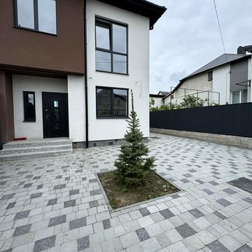 Володимира Івасюка вул., 3