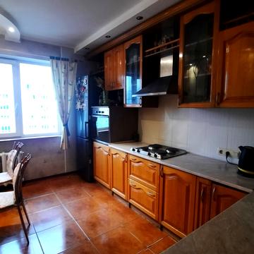 Драгоманова вул., 12