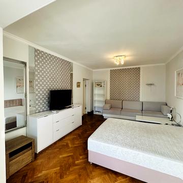 Івана Мазепи вул. (Січневого Повстання), 12-Б