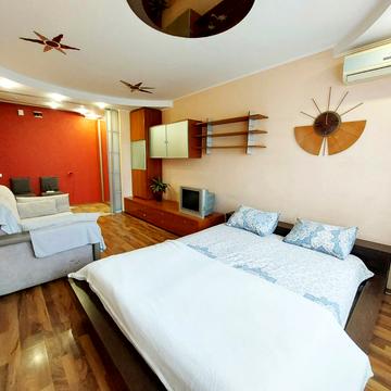 Володимира Івасюка просп. (Героїв Сталінграду), 35