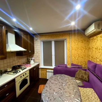 Дніпровські Пороги вул., 19