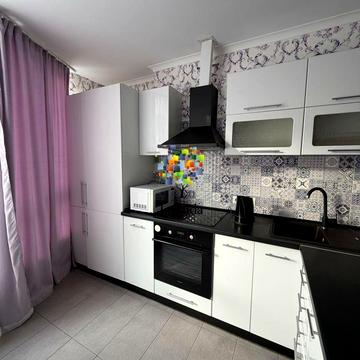 Анни Ахматової вул., 22