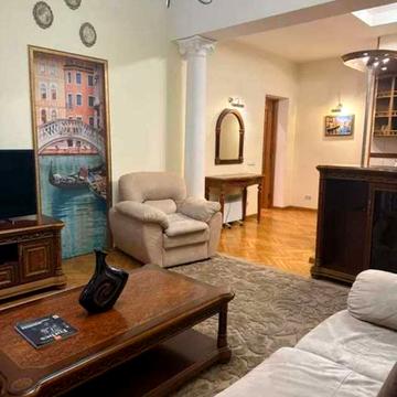 Хрещатик вул. (Kreschatic), 15