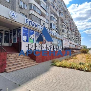 Володимира Українця вул., 4