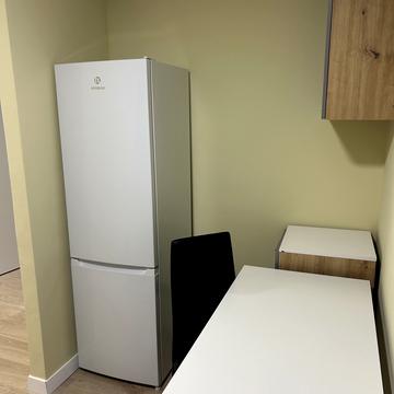 Дмитра Яворницького вул. (), 12