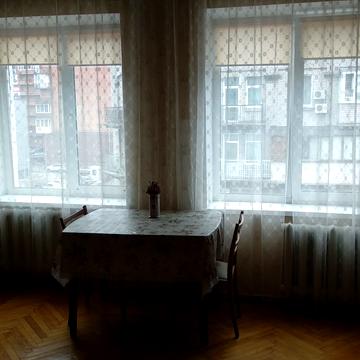 Оболонська вул., 35