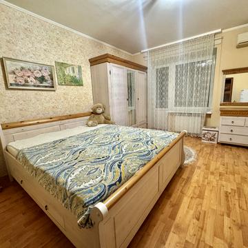 Анни Ахматової вул., 31