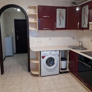 Набережна Перемоги вул., 140