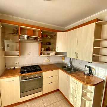 Академіка Глушкова просп., 32