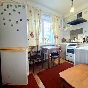 Чарівна вул., 147