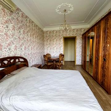 Прорізна вул., 11