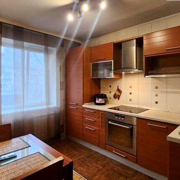 Золотоустівська вул., 4