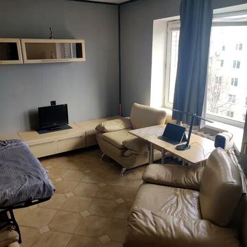 Андрія Головка вул., 12