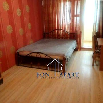 Вадима Гетьмана вул., 44