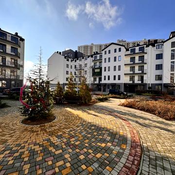 Академіка Сахарова вул., (Будинок 1)