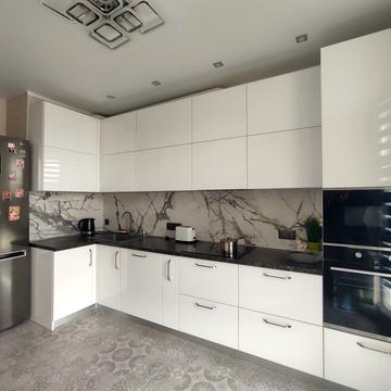 Михайла Грушевського вул., 30в