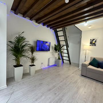 Промислова вул., 27