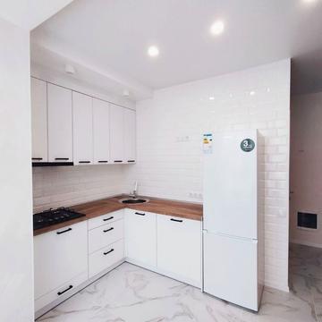 Героїв Небесної Сотні просп., 32/1