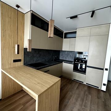 Причальна вул., 10