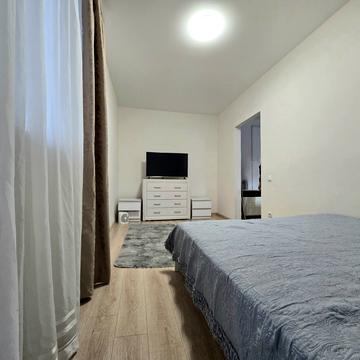 Євгена Коновальця вул. (), 105