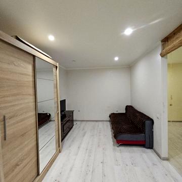 Варненська вул., 15а