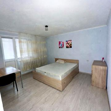 Небесної Сотні просп. (Маршала Жукова), 32