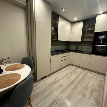 Героїв Майдану вул., 1