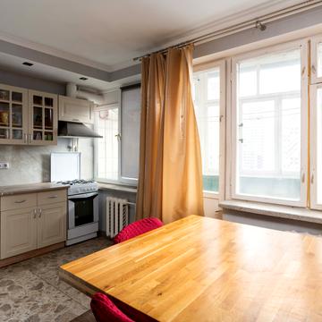 Монтажників вул., 1