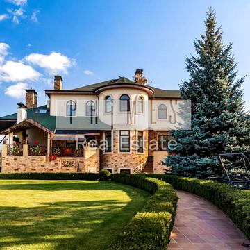 Центральна вул.