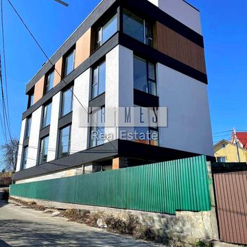 Листопадна вул., 50