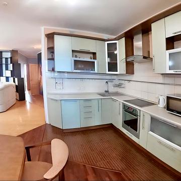 Саперно-Слобідська вул., 10