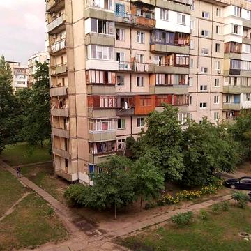 Мілютенка вул., 46