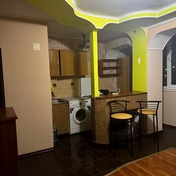 Мілютенка вул., 3