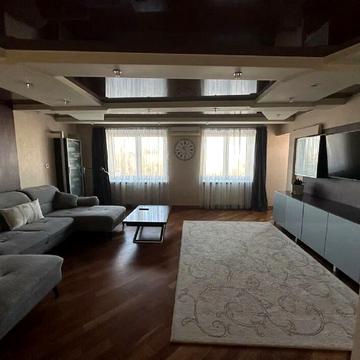 Академіка Євгена Лазаренка вул., 48а