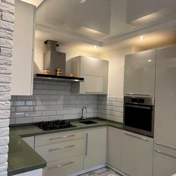 Героїв просп., 32